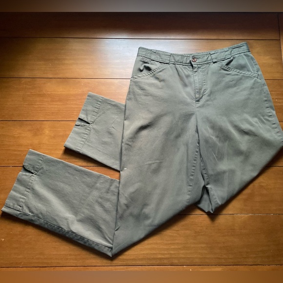 Columbia Pants - Columbia Hiking Camping Utility Straight Leg Ankle Pants in Green Womens 6 / 28